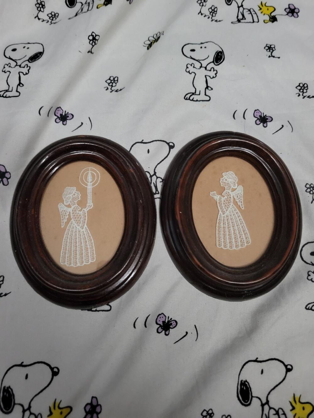 Lot Of 2 Small Oval Frames With Lace Angels